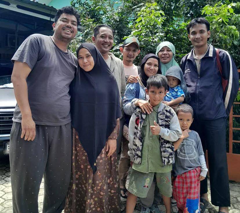 potret Poppy, ibu Rispo dan Fico (Instagram.com/poppyatoy)