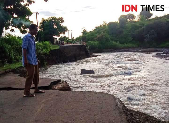 Dua Jembatan dan Jalan di Bima Putus Diterjang Banjir