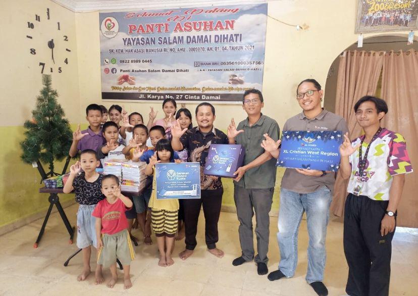 Berbagi Keceriaan Nataru, Karyawan XL Donasi ke Panti Asuhan