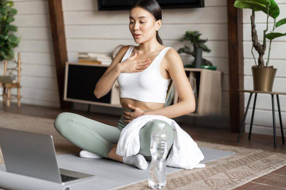 potret latihan pernapasan dalam (freepik.com/benzoix)