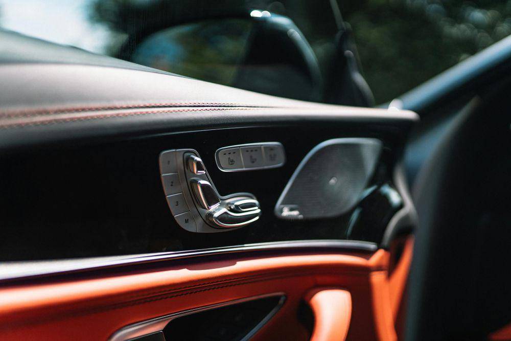 ilustrasi power window pada mobil (pexels.com/Garvin St. Villier)