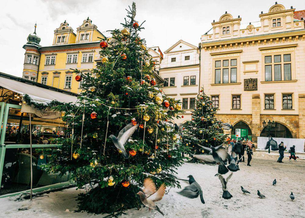 Prague’s Old Town Square, Ceko (pexels.com/Helena Jankovičová Kováčová)