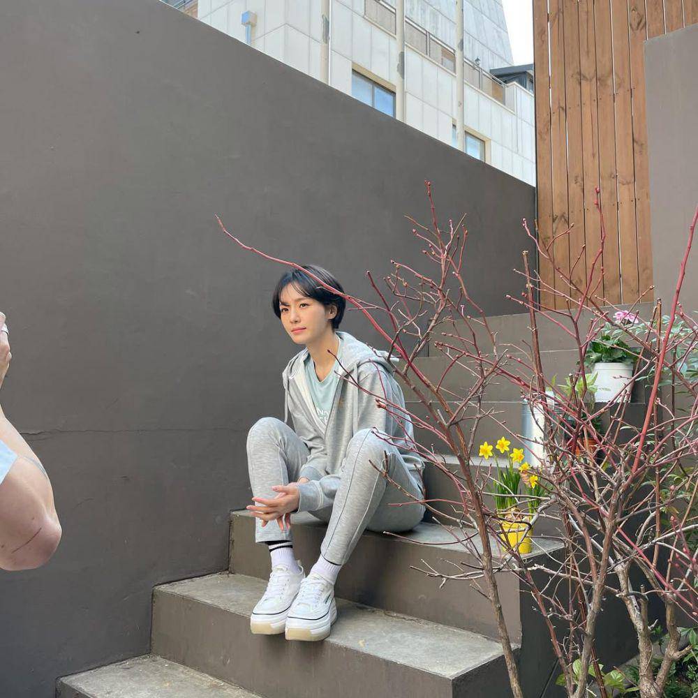 mix and match ala Park Gyu Young (instagram.com/@lavieenbluu)