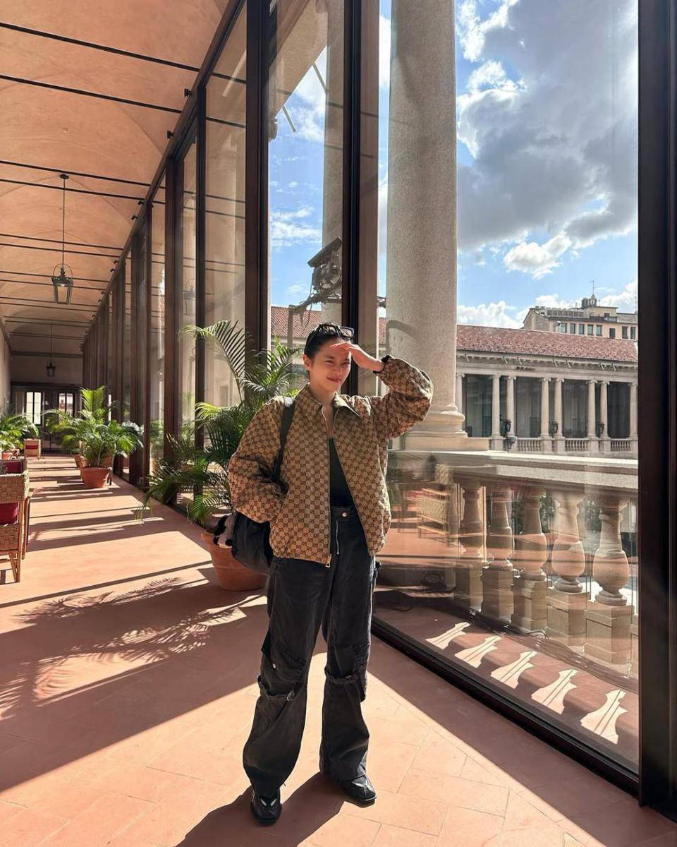 mix and match ala Park Gyu Young (instagram.com/@lavieenbluu)