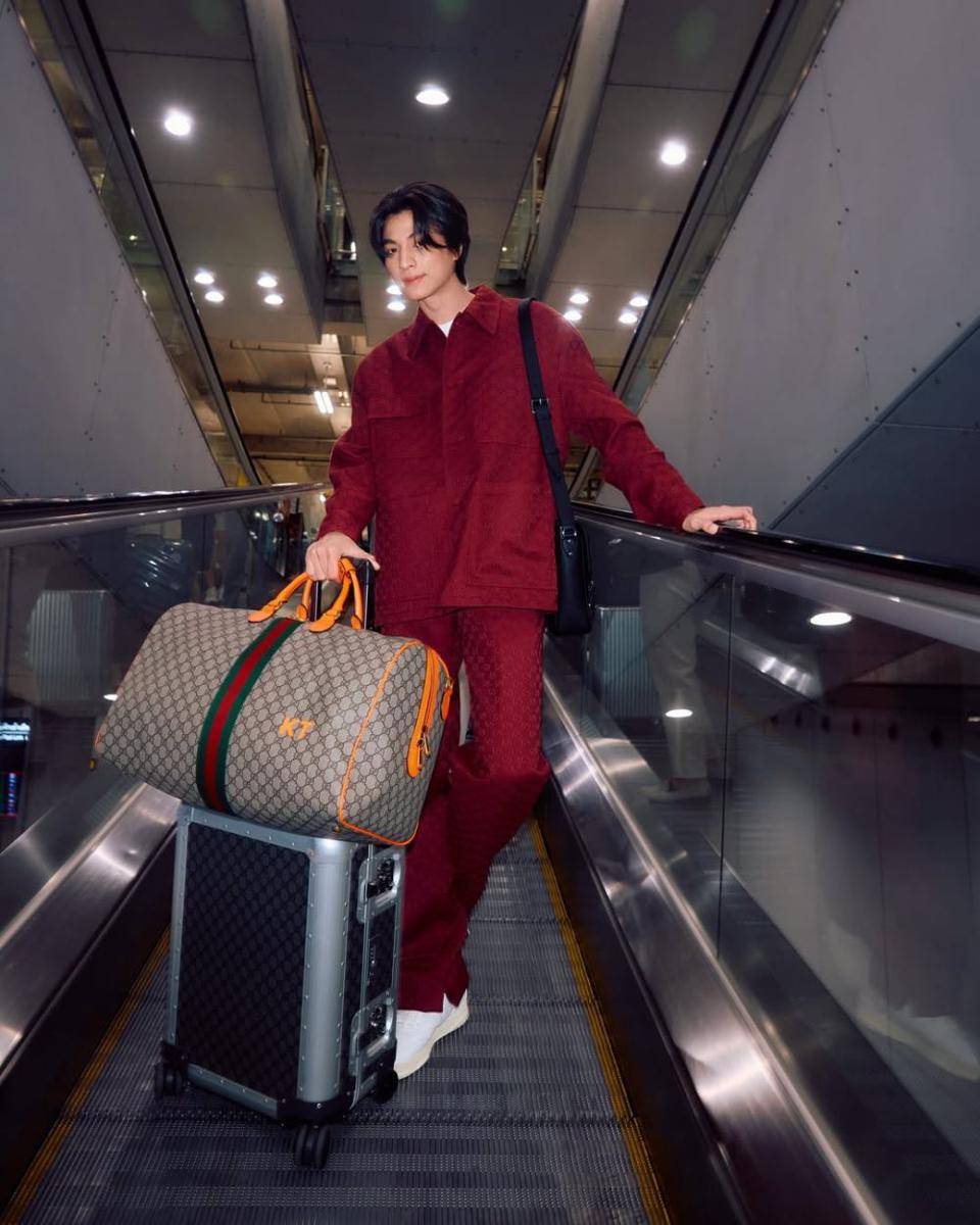 outfit nuansa merah ala Gulf Kanawut (instagram.com/gulfkanawut)