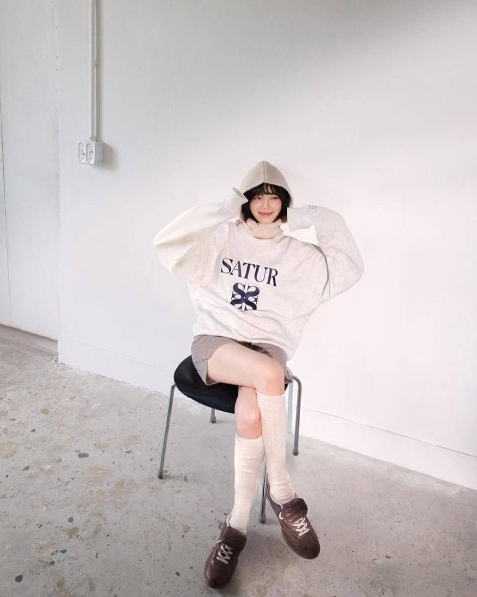 mix and match ala Park Gyu Young (instagram.com/@lavieenbluu)