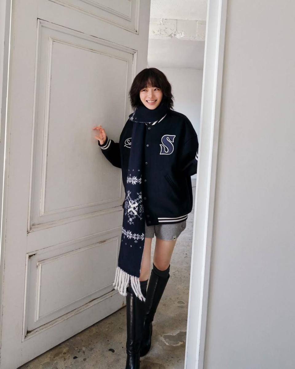 mix and match ala Park Gyu Young (instagram.com/@lavieenbluu)