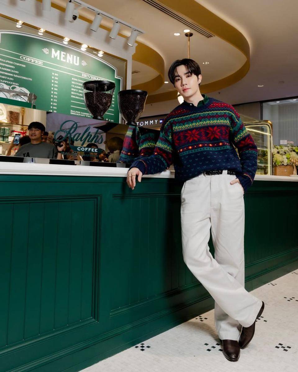Zee Pruk (instagram.com/zeepruk)