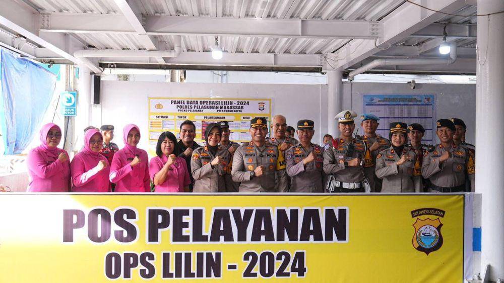 Kapolres Pelabuhan Makassar, AKBP Restu Wijayanto, melakukan kunjungan langsung ke pos pengamanan Natal 2024 dan Tahun Baru 2025, Minggu (29/12/2024)/Istimewa