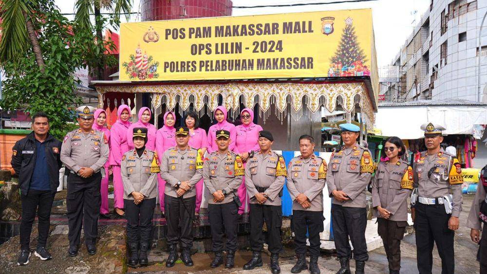 Kapolres Pelabuhan Makassar, AKBP Restu Wijayanto, melakukan kunjungan langsung ke pos pengamanan Natal 2024 dan Tahun Baru 2025, Minggu (29/12/2024)/Istimewa