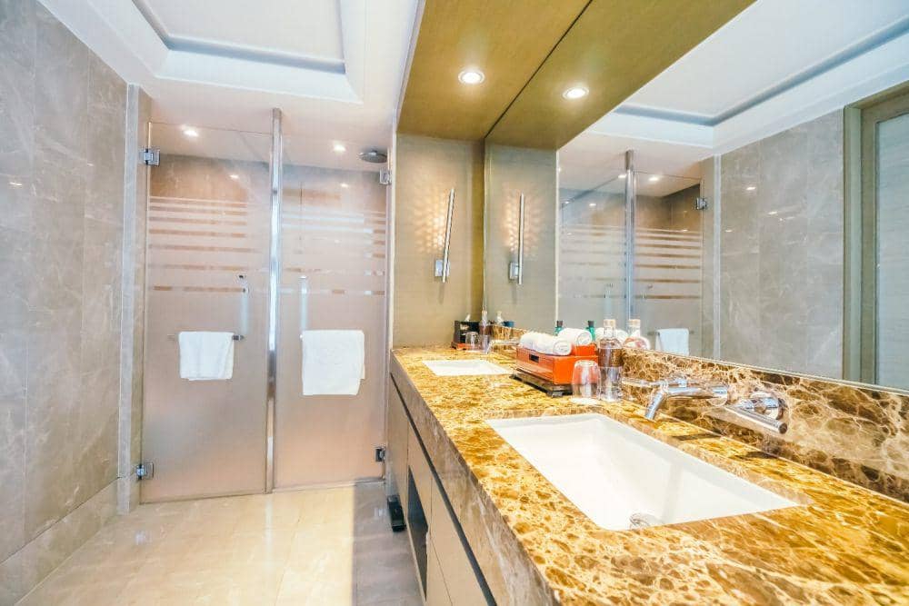 Ilustrasi ruang kamar mandi (freepik.com/mrsiraphol)