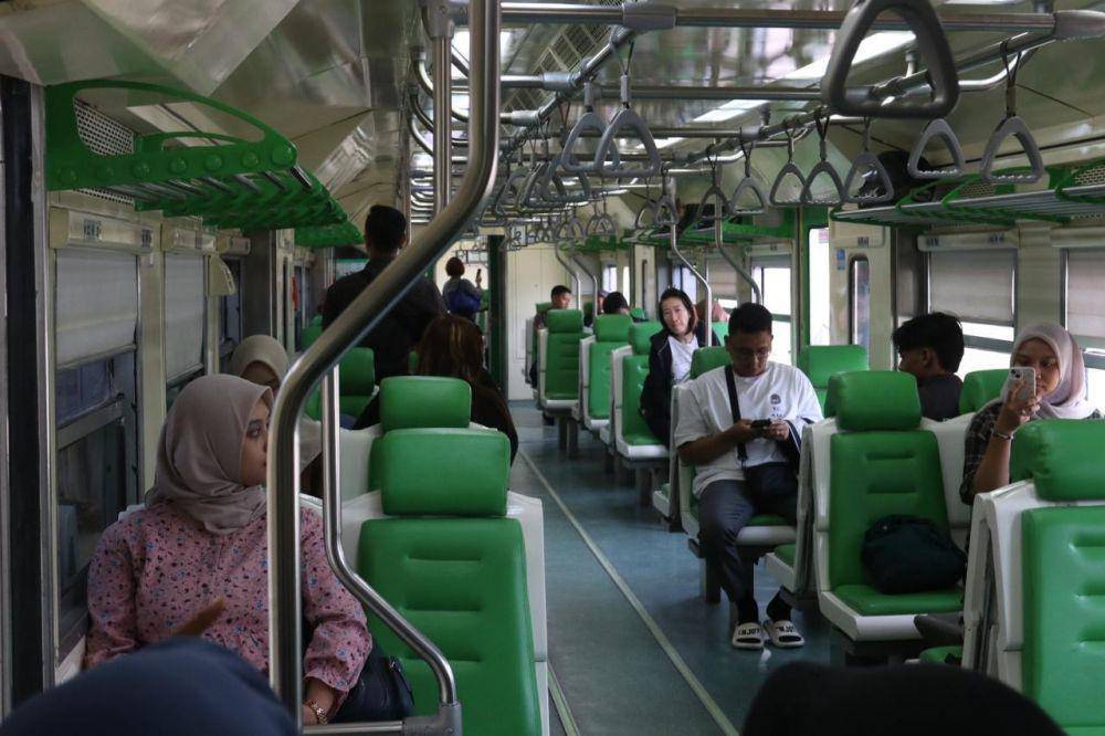 KA BIAS rute Bandara Adi Soemarmo – Madiun berhenti di Stasiun Solo Balapan. (Dok/Istimewa)