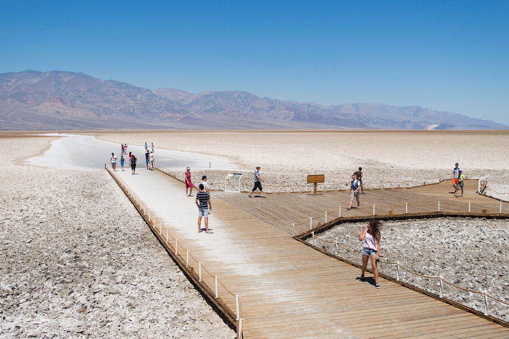 Cekungan Badwater (commons.wikimedia.org/Supercarwaar)