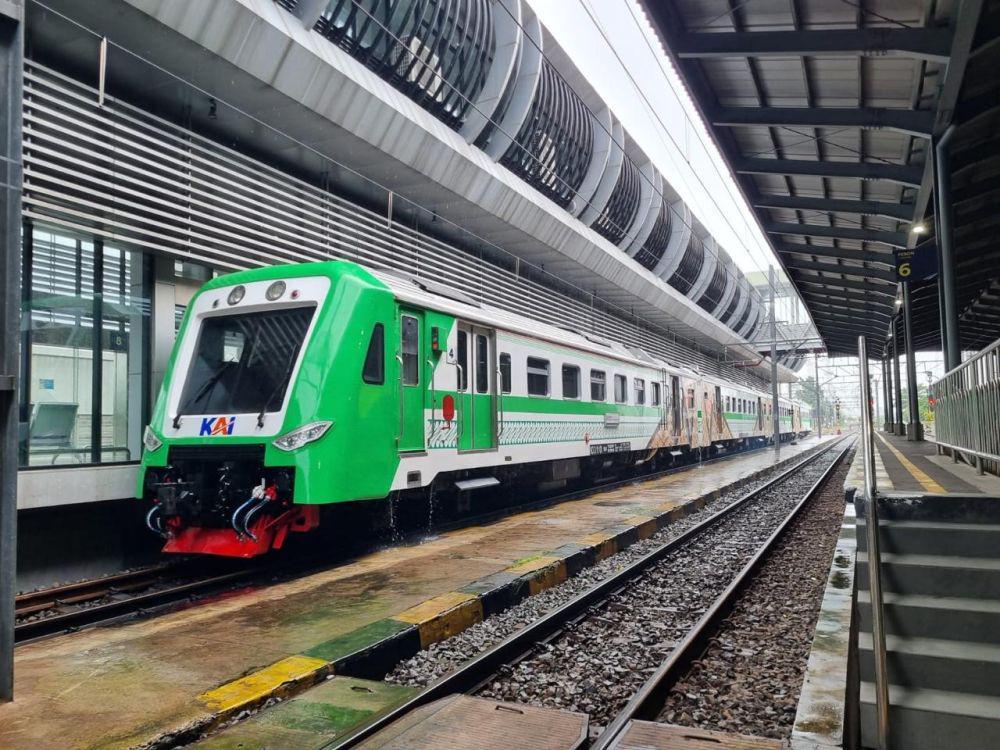 KA BIAS rute Bandara Adi Soemarmo – Madiun berhenti di Stasiun Solo Balapan. (Dok/Istimewa)