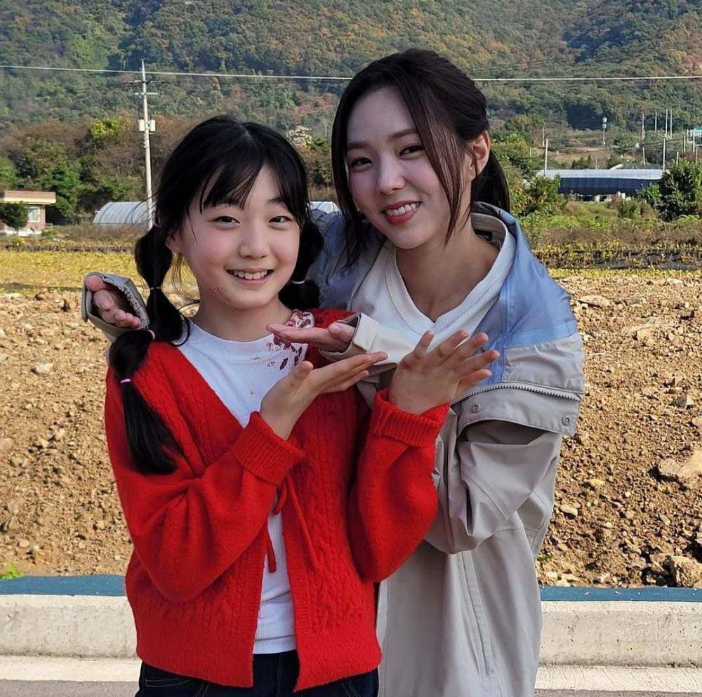 Shin Yeon Woo dan Chae Soo Bin (instagram.com/yeonwoo2012_love)