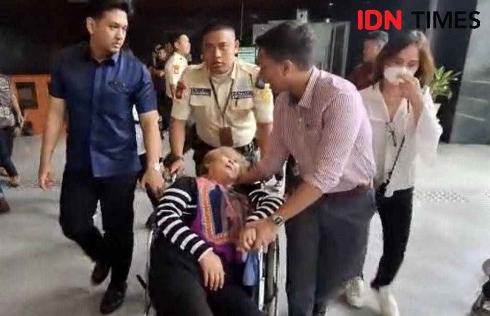 Ibunda Helena Lim Menangis dan Pingsan: Tukar Saja Pakai Nyawa Saya