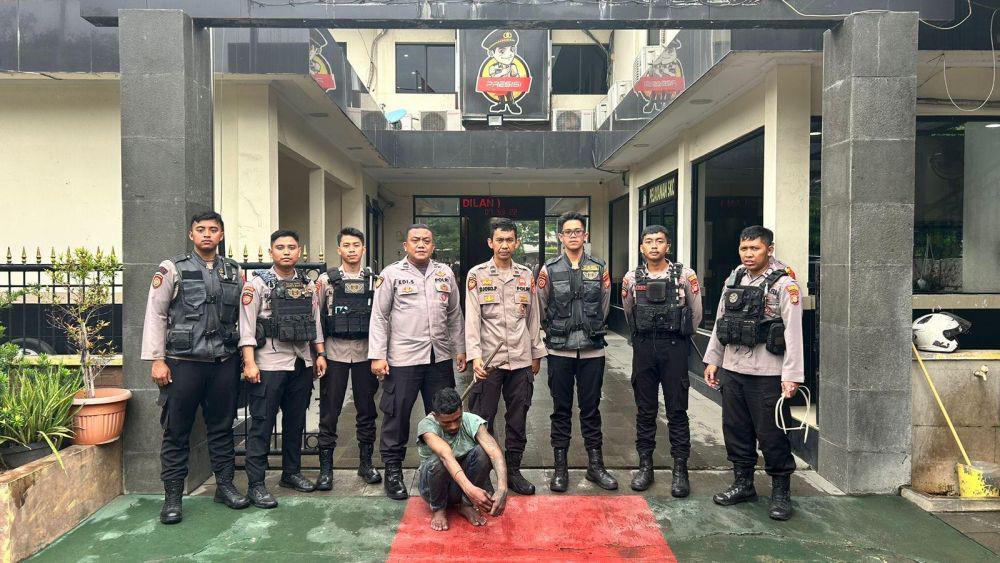 Pria Bersenjata Tajam Serang Polisi di Jembatan Gantung Cengkareng