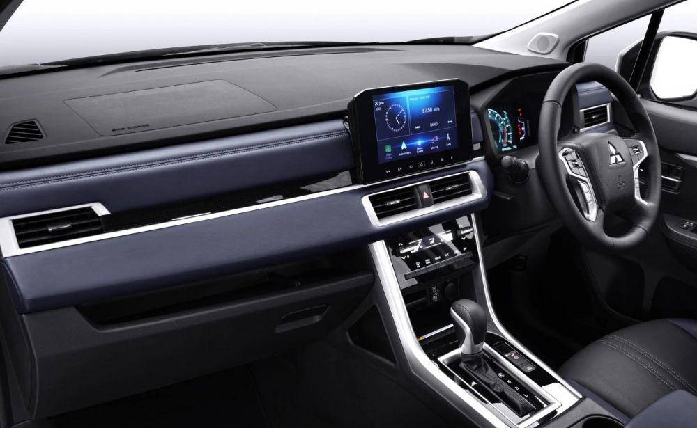 Interior Xpander Cross (MMKSI)