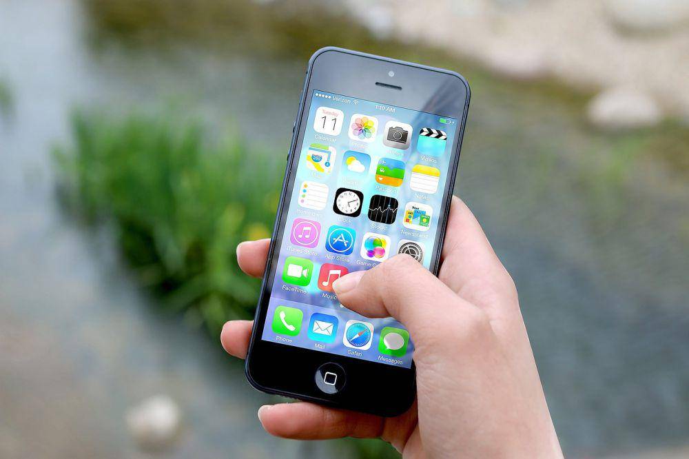 ilustrasi iPhone (pixabay.com/id/photos/iphone-tangan-layar-smartphone-410311/)