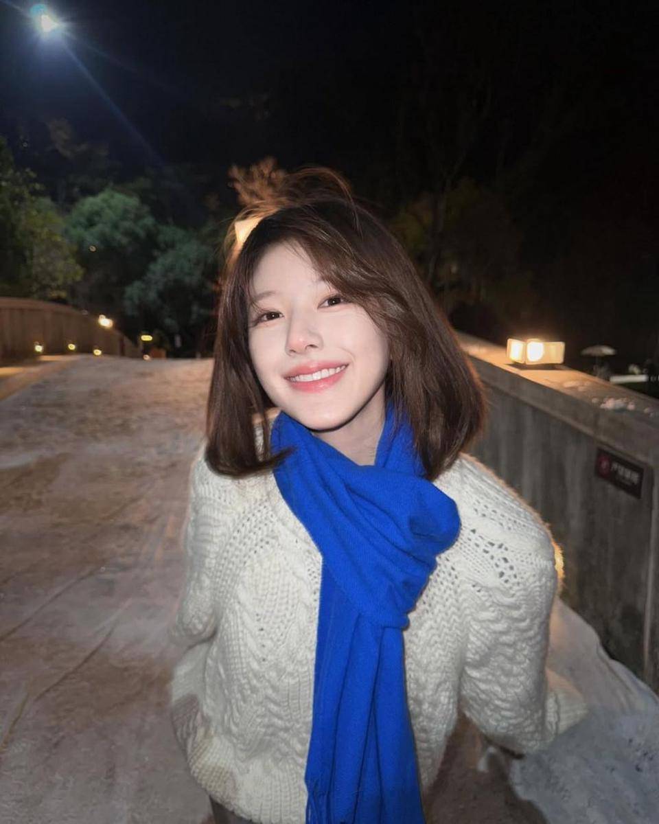 Zhao Lusi (Instagram.com/rooosyzh09)