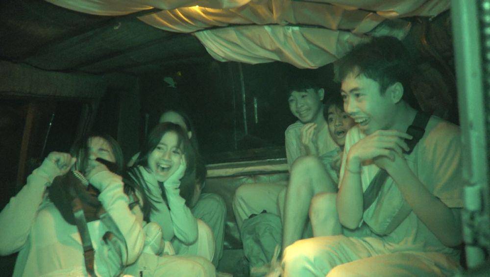 Suasana saat berada di dalam mobil. (dok. Rumah Hantu Indonesia)