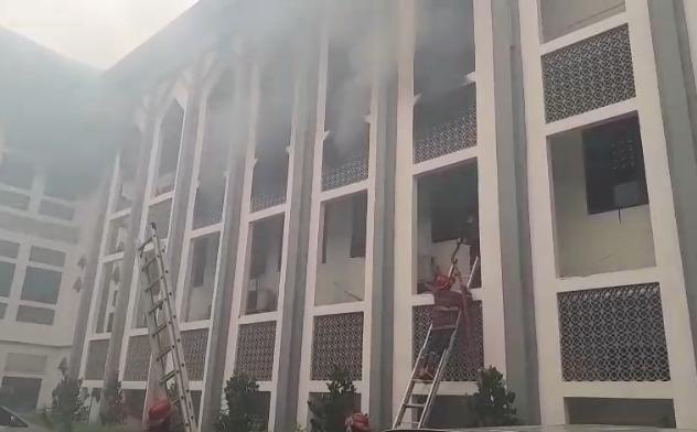 Gedung Rektor Kampus UIN Jakarta Kebakaran, Api Berhasil Dipadamkan