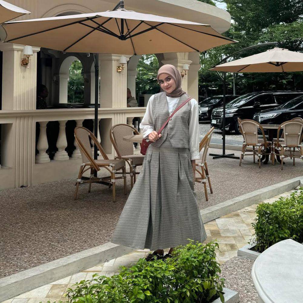 Inspirasi outfit ala Helwa Basheel (instagram.com/helwabasheel)