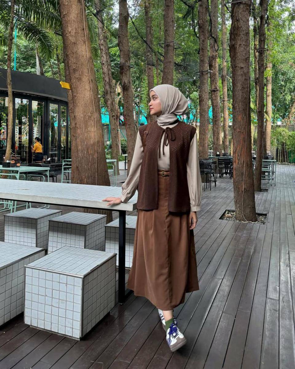 Inspirasi outfit ala Helwa Basheel (instagram.com/helwabasheel)
