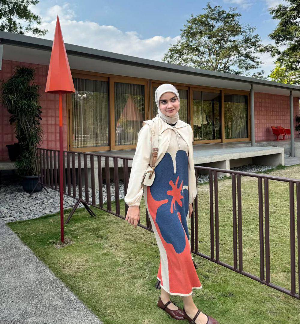 Inspirasi outfit ala Helwa Basheel (instagram.com/helwabasheel)