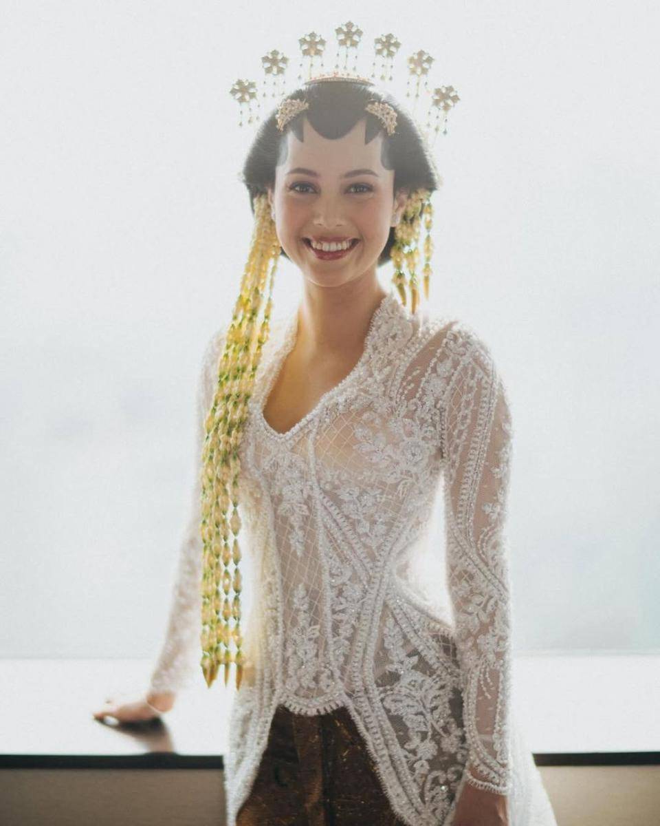 kebaya terbaik 2024 (instagram.com/anggikabolsterli)
