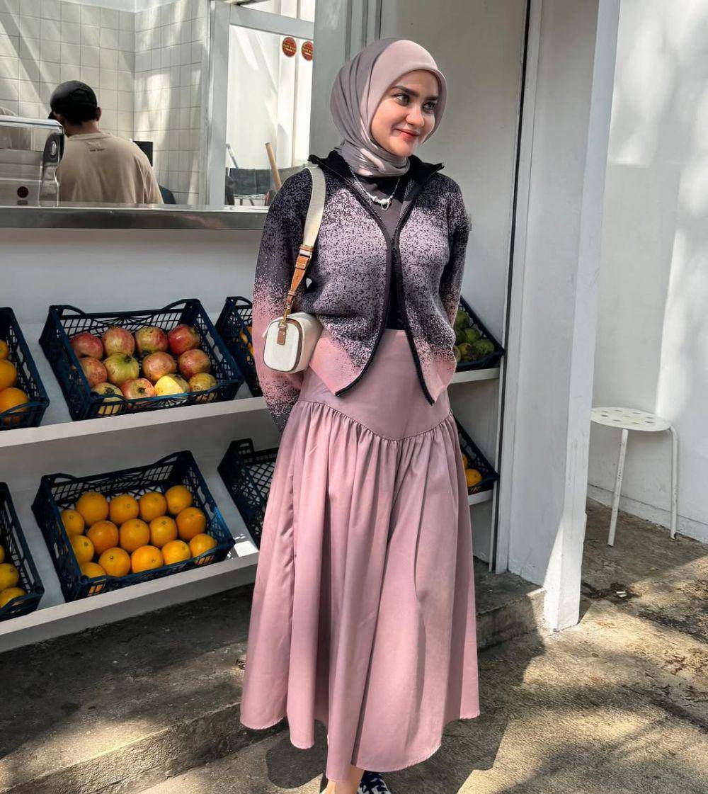 Inspirasi outfit ala Helwa Basheel (instagram.com/helwabasheel)