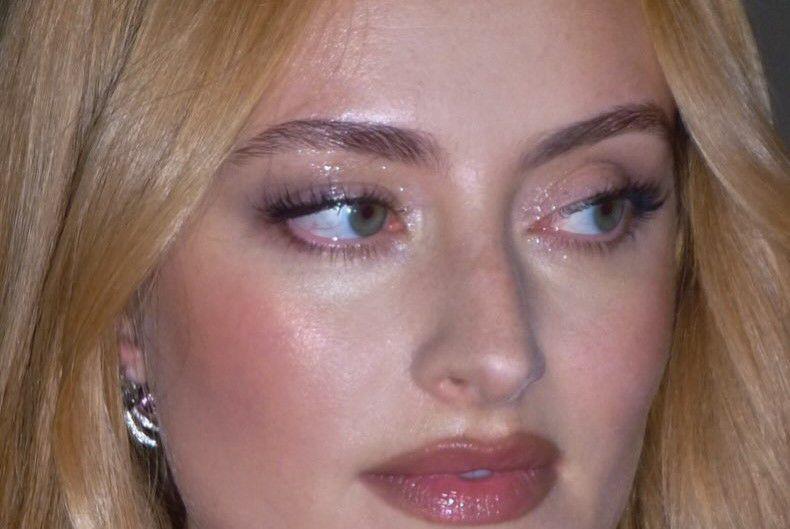 Apa Itu Tren Fairy Dust Eyeshadow? Cocok untuk Pesta di Tahun 2025