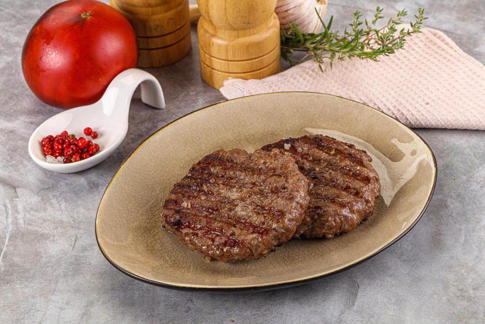 5 Tips Bikin Beef Patty untuk Isian Burger, Juicy Abis!