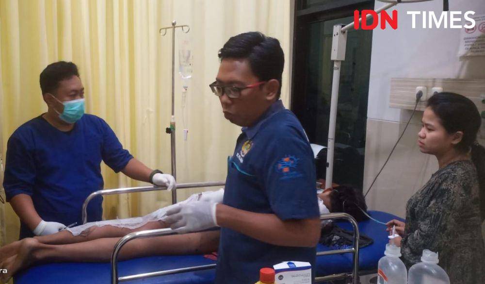 Seorang remaja di Makassar tersengat listrik usai mengisap lem di gardu milik PLN. (IDN Times/Darsil Yahya)