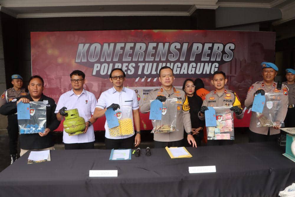 Polisi menunjukkan barang bukti. IDN Times/ istimewa