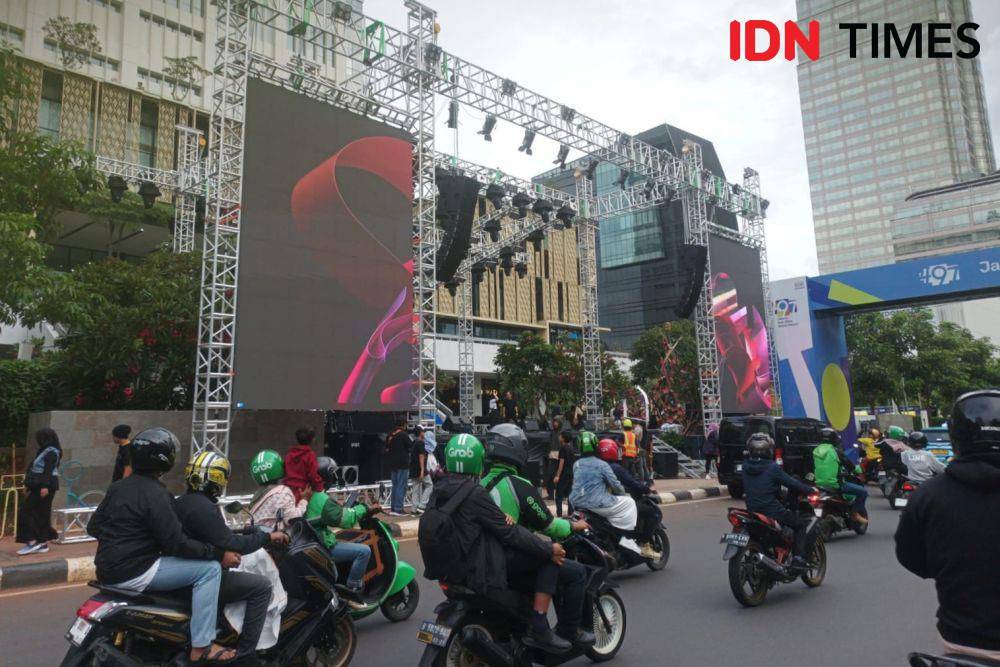 Panggung Tahun Baru 2025 di Bundaran HI. (IDN Times/Dini Suciatiningrum)
