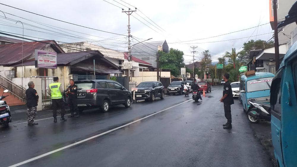 Hujan ringan mengguyur Kota Manado, Sulawesi Utara, Senin (30/12/2024). IDNTimes/Savi