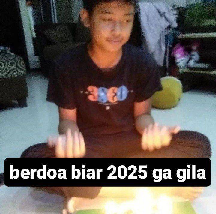 meme sambut tahun baru 2025 (x.com/mukaikhlas)