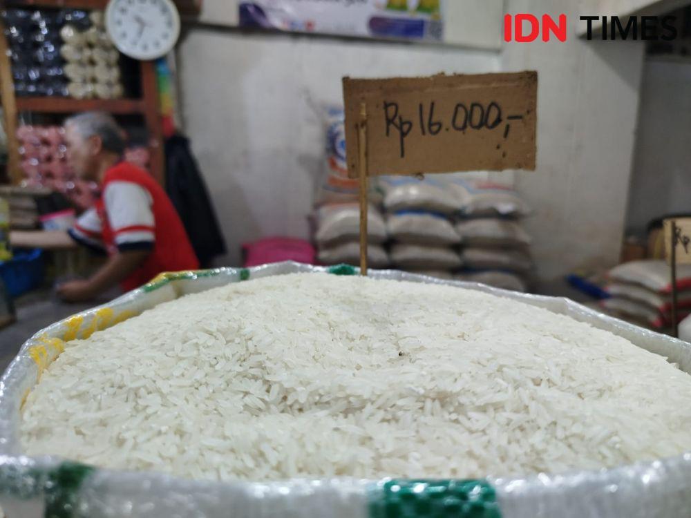 Bulog Sumbar Klaim Stok Bahan Pangan Cukup saat Imlek hingga Ramadan