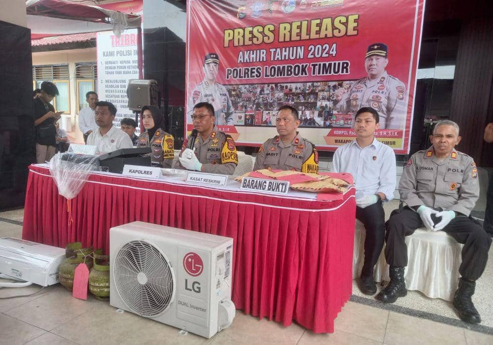 Kapolres Lotim memimpin konferensi pers hasil ungkap 2024 (IDN Times/Ruhaili)