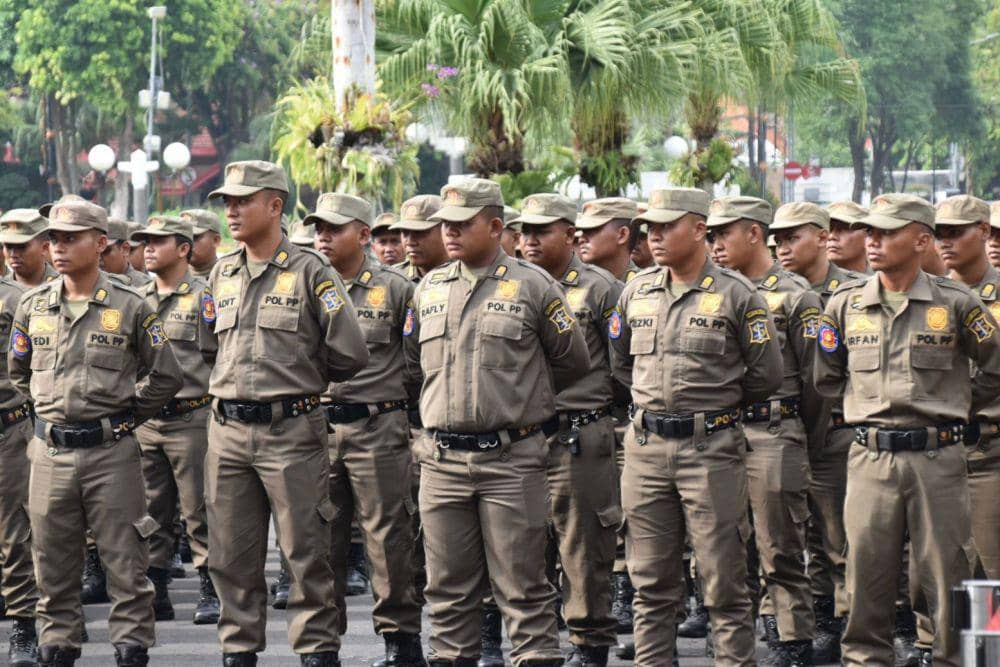 Personel Satpol PP Surabaya Disiagakan untuk pengamanan Malam Tahun Baru 2025. (Dok. Diskominfo Kota Surabaya).