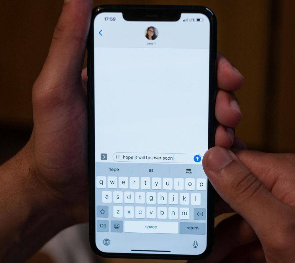 ilustrasi iMessage (pexels.com/Ron Lach)