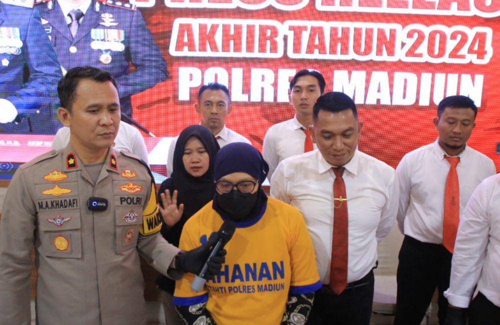 Juwariah pemilik Ladima Tours & Travel di Desa Tiron, Kecamatan Madiun tersangka utama penipuan perjalan haji. IDN Times/ Istimewa.