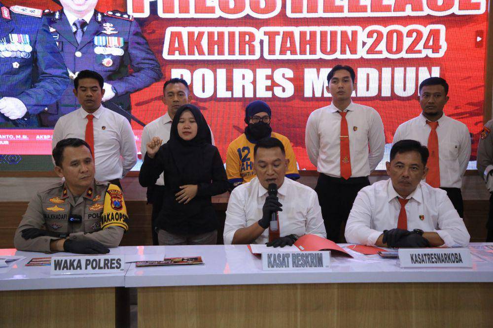 Tersangka utama Juwariah pemilik Ladima Tours dan Travel di Desa Tiron, Kecamatan Madiun ditahan. IDN Times/ Istimewa.