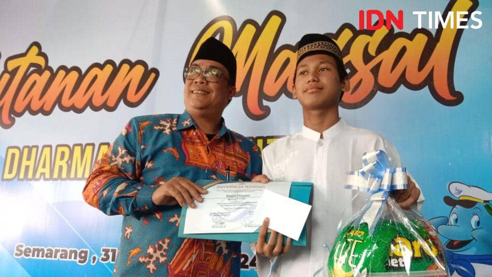 Serunya Anak Sekolah Ikut Khitanan Massal Bareng DLU saat Tutup Tahun