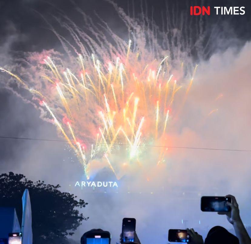 Pesta Kembang Api di Lapangan Benteng Tandai Pergantian Tahun
