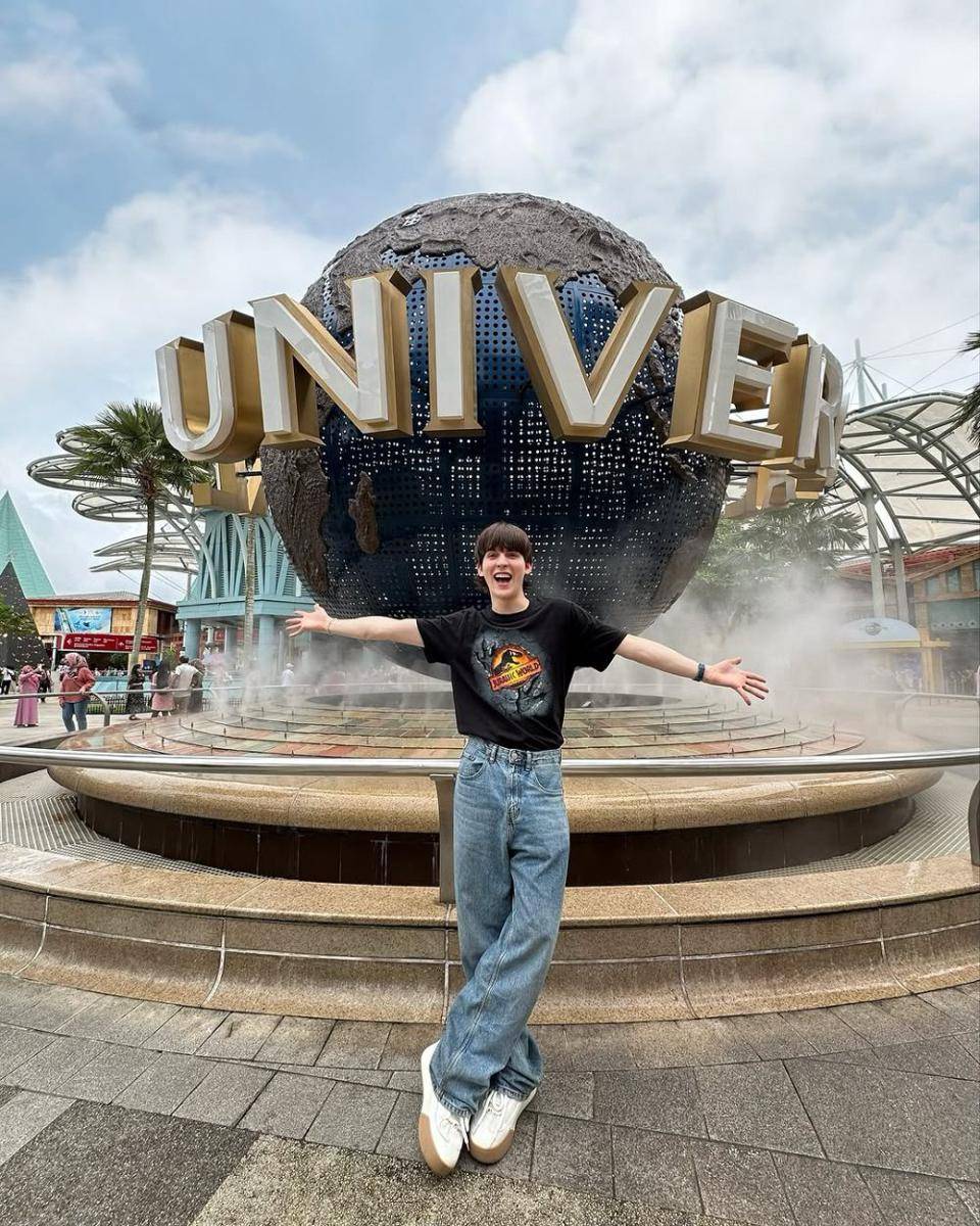 styling baggy jeans ala Isbanky Mondop (Instagram.com/isbanky)