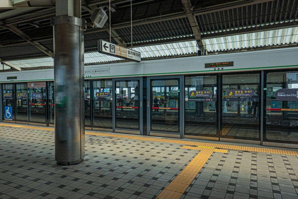 Potret stasiun subway di Seoul (unsplash.com/jason_oh)