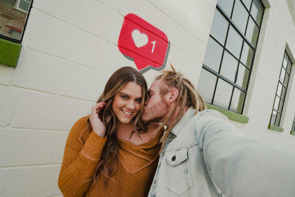 5 Cara Aman Kenalan di Dating App, Biar Bebas Drama!