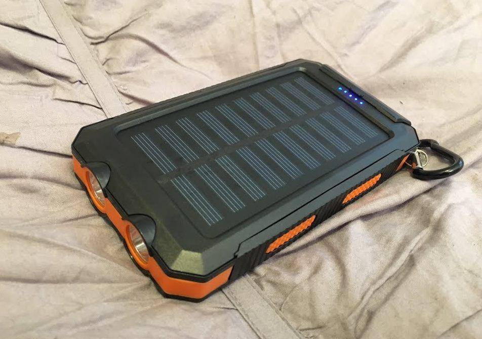 MOSKIZ Portable Charger With Solar Backup (youtube.com/JohnVH Life)